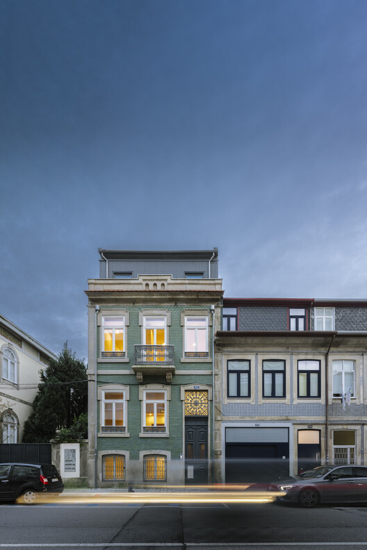Жизненное здание Marlim Costa Cabral / Atelier d'Arquitectura Lopes Da Costa - изображение 5 из 41