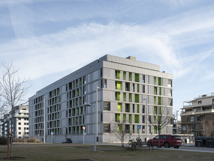 116 Общественные жилищные подразделения в Мадриде / Unia Arquitectos + Fau Arquitectos - Внешняя фотография, стекло