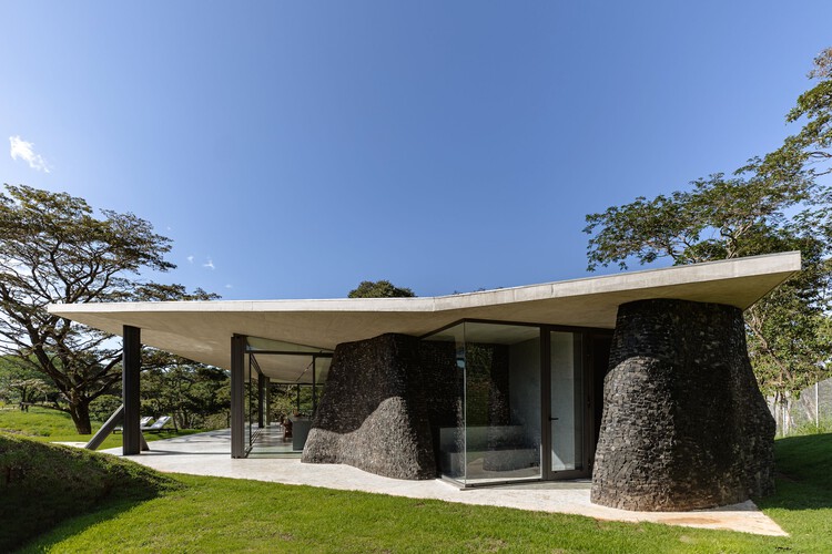 Seriema House / Tetro arquitetura - внешняя фотография, сад