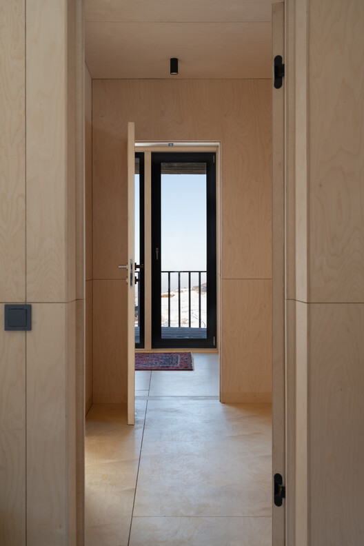 AUM Cabins / Arthur Kariev Architects - Интерьерная фотография, дерево, дверь