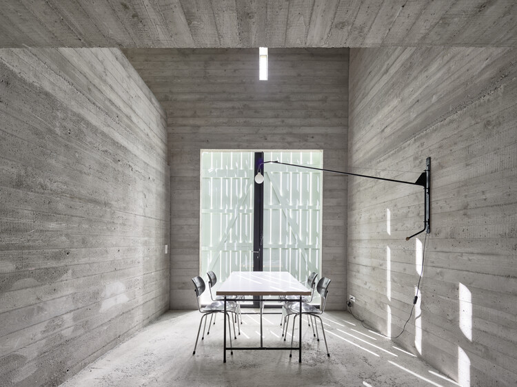 Thürwachterhaus / Büro Mühlbauer - Интерьерная фотография, дерево, бетон