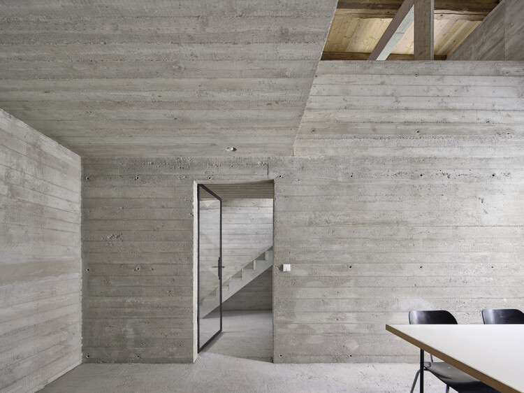 Thürwachterhaus / Büro Mühlbauer - Интерьерная фотография, дерево, бетон