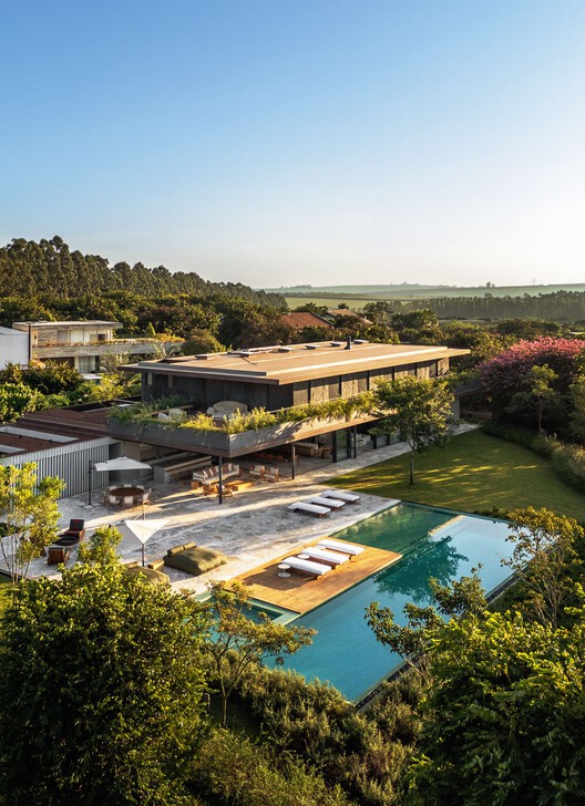 Floreira House / Matheus Farah + Manoel Maia Arquitetura - изображение 6 из 28