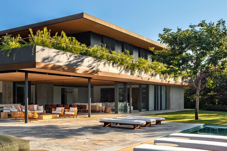 Floreira House / Matheus Farah + Manoel Maia Arquitetura - изображение 9 из 28