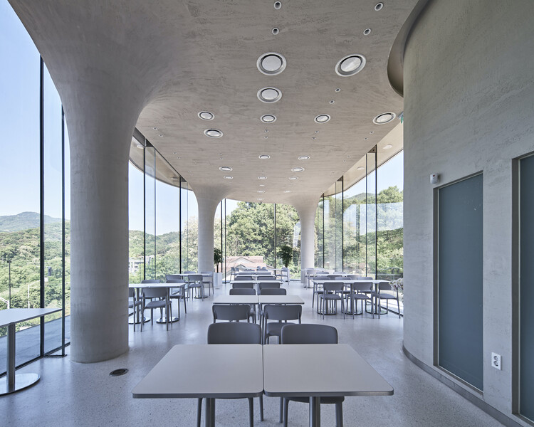 Кафе Rose Mary Cafe / Chiasmus Partners - Внутренняя фотография, столовая