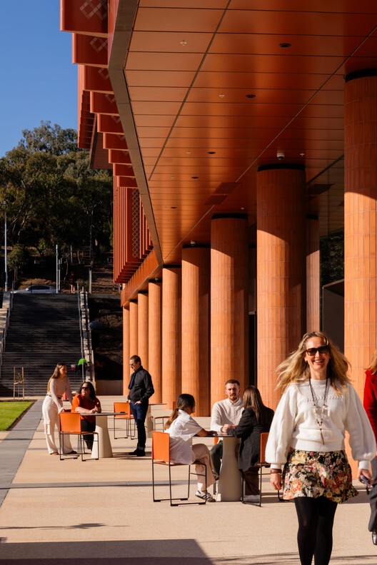 Здание здравоохранения и медицинских исследований / архитектуру - внешняя фотография