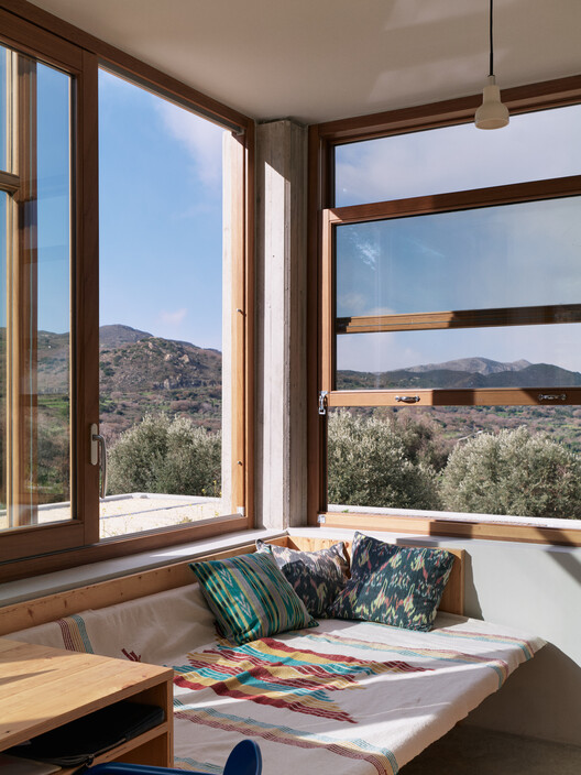 Meraki House / Sigurd Larsen - Интерьерная фотография, спальня, дерево, стекло