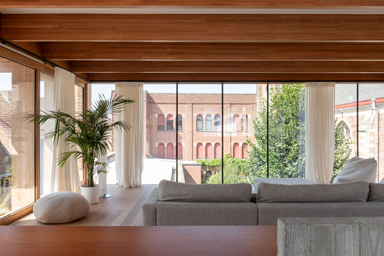 Дом B · O / Driearchitectecten - Интерьерная фотография, гостиная, дерево