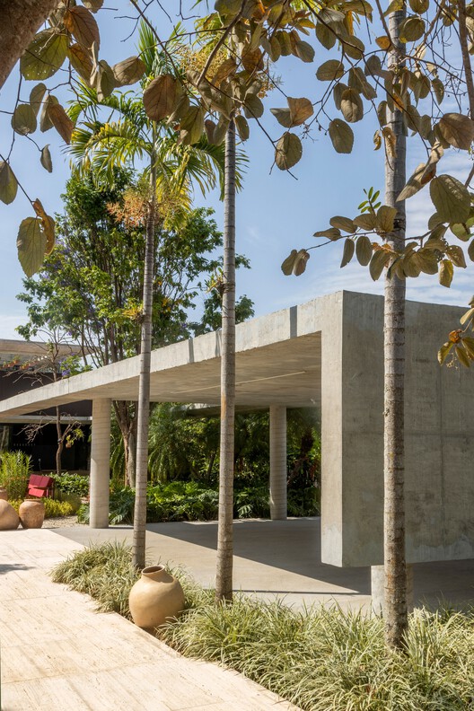 Pirenópolis House / Leo Rommano - внешняя фотография, бетон
