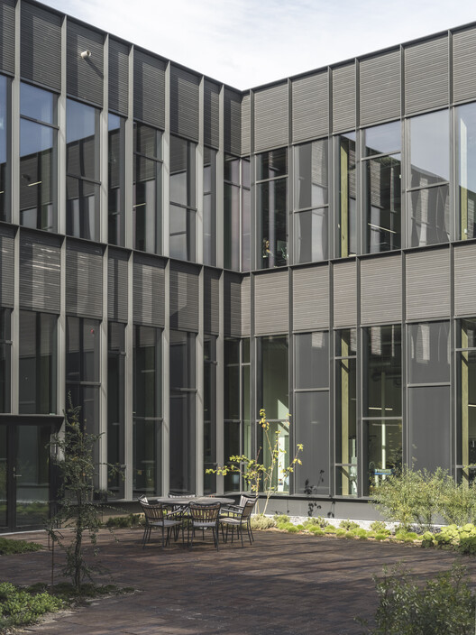 Hub Cobot / 3xn - внешняя фотография, двор