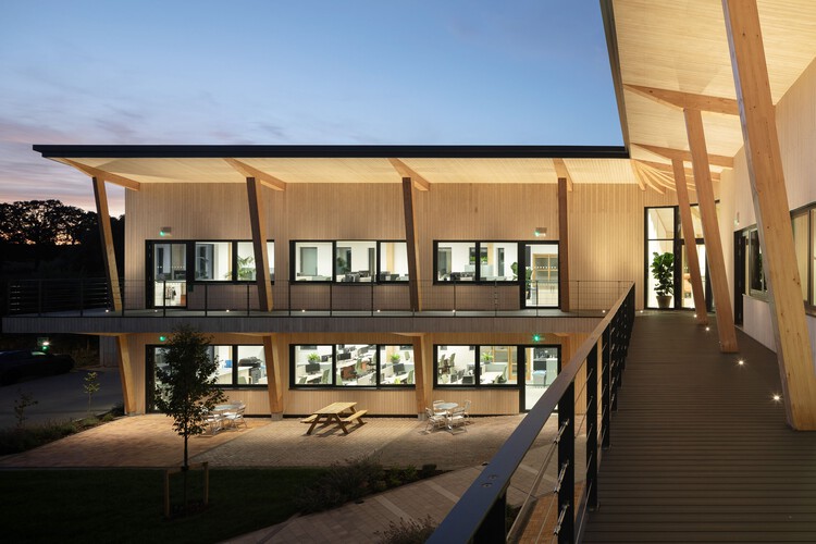 Необычный HQ / Corstorphine & Wright - внешняя фотография, древесина