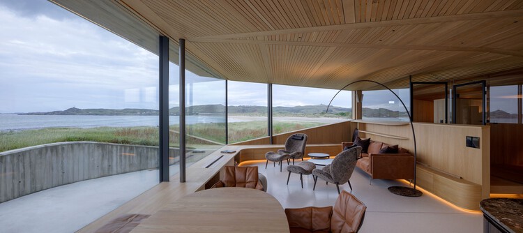 Hellestø Cabin / Helen & Hard - Интерьерная фотография, дерево