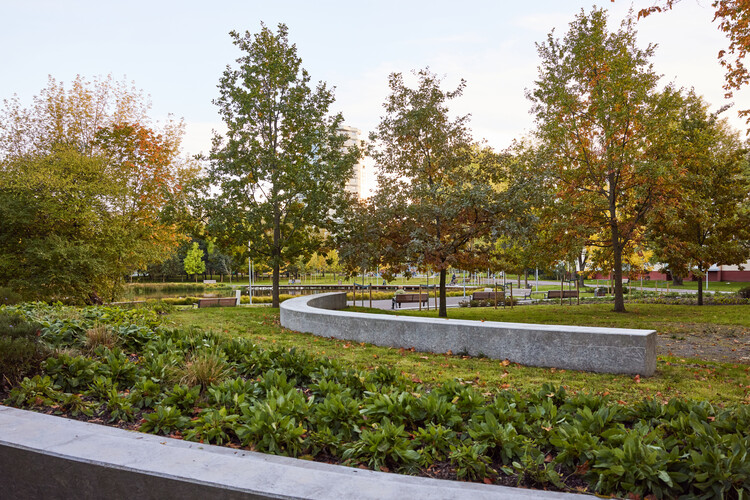 Oak Grove Park / Pupa Life Over Space - изображение 3 из 21