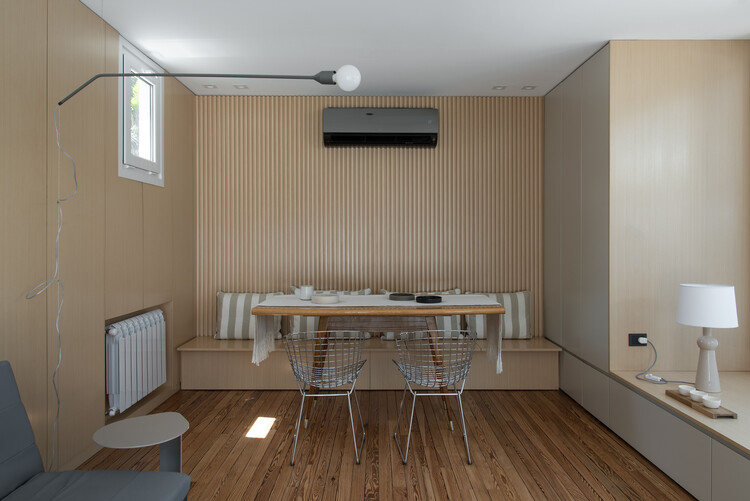 PH Charlone House / Florentina Fontana Arq. + Asociados - Внутренняя фотография, дерево, стол, освещение, стул, стекло