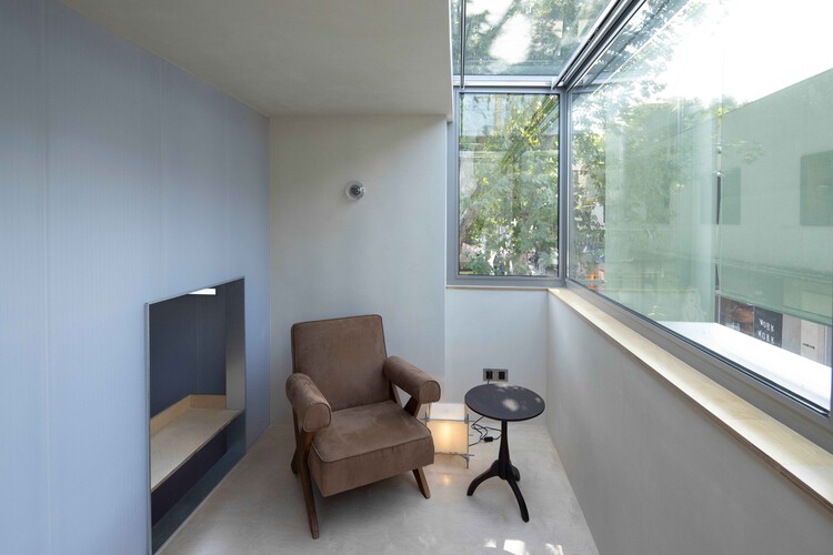 Реконструкция пространства «Укромные уголки» в Hongye Garden / Greyspace Architects - Внутренняя фотография, гостиная, стекло