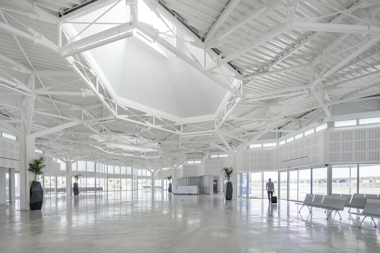 Tarragona Public Passenger Terminal / Hombre de Piedra Arquitectos - изображение 4 из 22