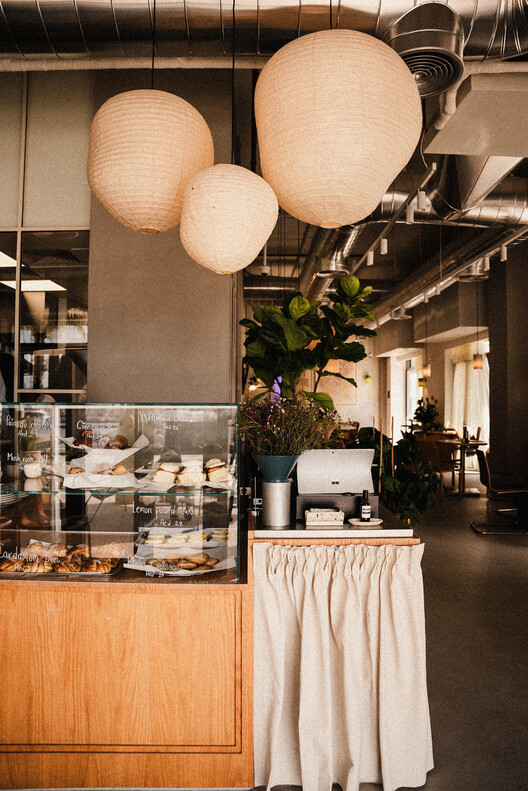 Alica Bakery / Studio Etienne Bastormagi - Интерьерная фотография, стул