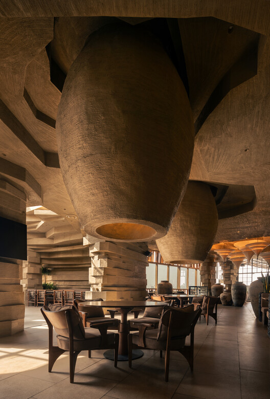 Mocha Pune Cafe / Design Studio - Интерьерная фотография, столовая