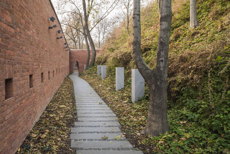 Музей Катинь / BBGK Architekci - изображение 17 из 25