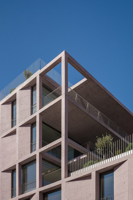 Жилищное здание в Cascais / Atelier AAVV - Внешняя фотография