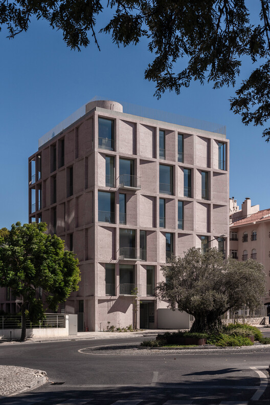 Жилищное здание в Cascais / Atelier AAVV - Внешняя фотография