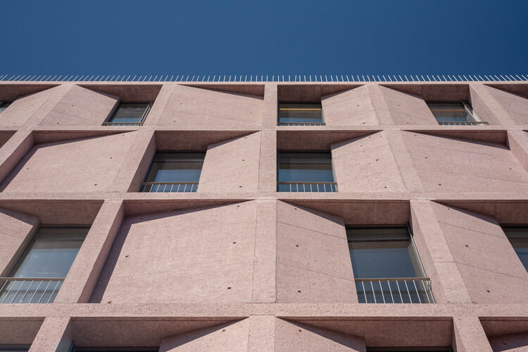 Жилищное здание в Cascais / Atelier AAVV - Внешняя фотография