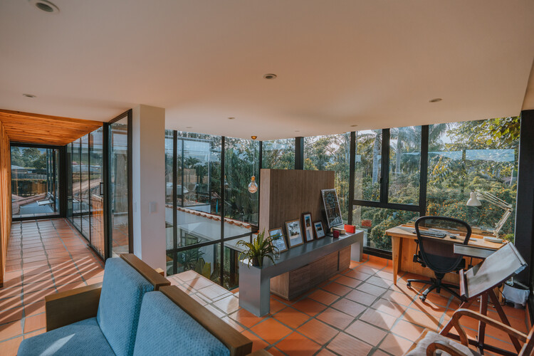 Вилла София / нм+a | T | L | Nestor Medina Arquitectura - Интерьерная фотография, гостиная, стул