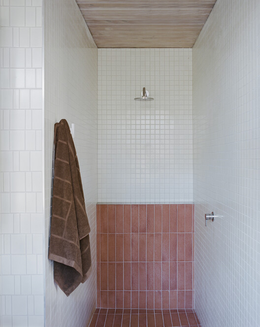 Ремонт реки Bend / Vaughan Howard Architects с Inplace - Интерьерная фотография, ванная