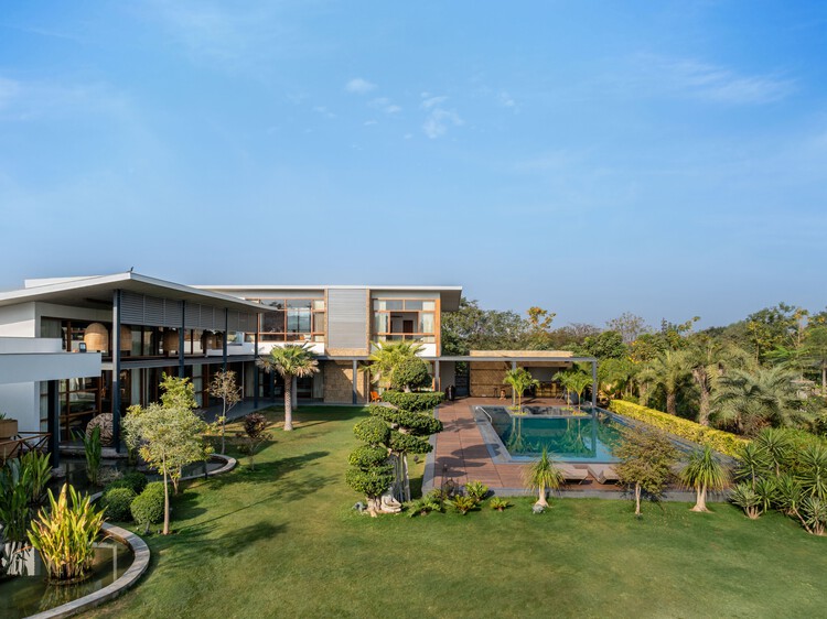 Nirmay Villa / The Grid Architects - изображение 6 из 27