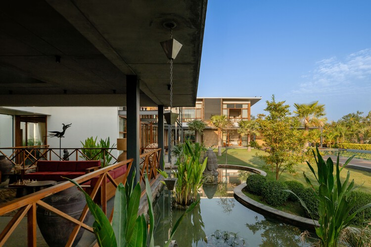 Nirmay Villa / The Grid Architects - изображение 16 из 27