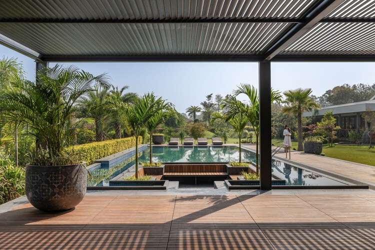 Nirmay Villa / The Grid Architects - Экстерьерная фотография, сад, двор, внутренний дворик