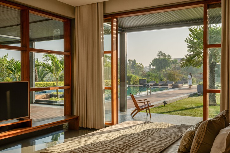 Nirmay Villa / The Grid Architects - Интерьерная фотография, стул