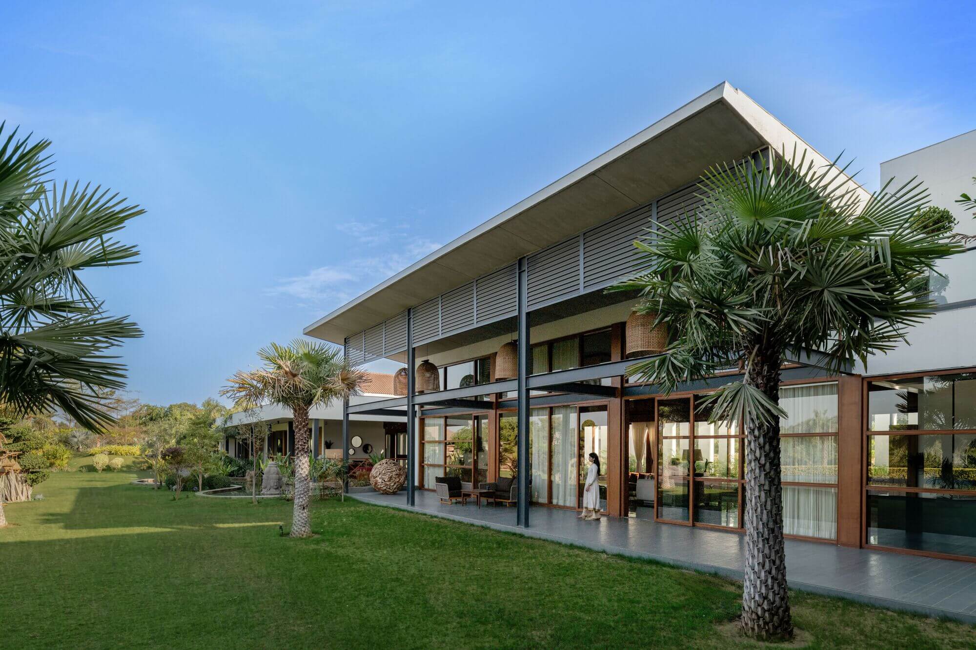 Nirmay Villa / The Grid Architects