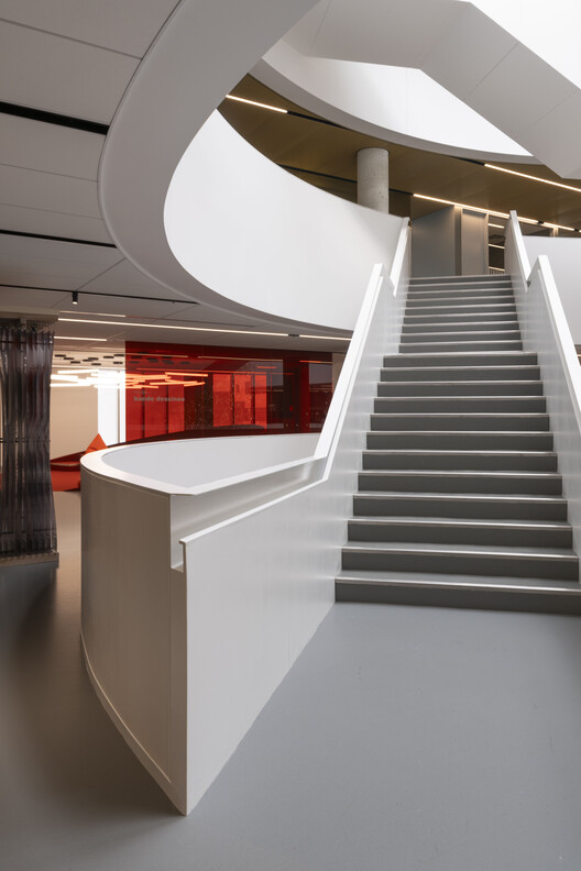 Библиотека Gabrielle -Roy / Saucier + Perrotte Architects + GLCRM Architectes - изображение 5 из 34