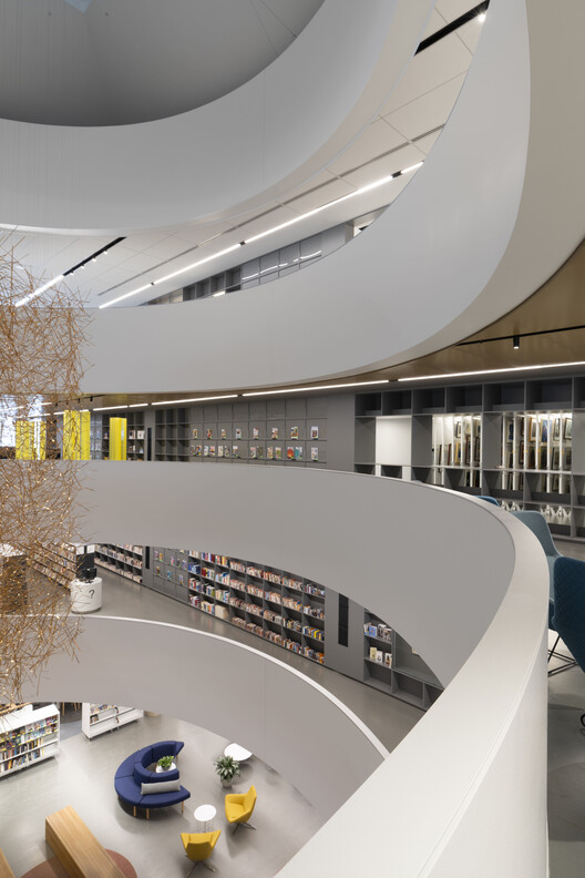 Библиотека Gabrielle -Roy / Saucier + Perrotte Architects + GLCRM Architectes - Interior Photography