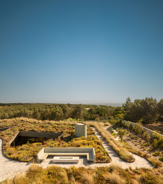 Дом на песке / ARX Portugal Arquitectos - изображение 6 из 23