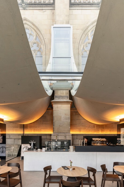 Domcenter / Perter Haimerl. Architektur - Интерьерная фотография, кухня, освещение, стекло, колонна, аркада