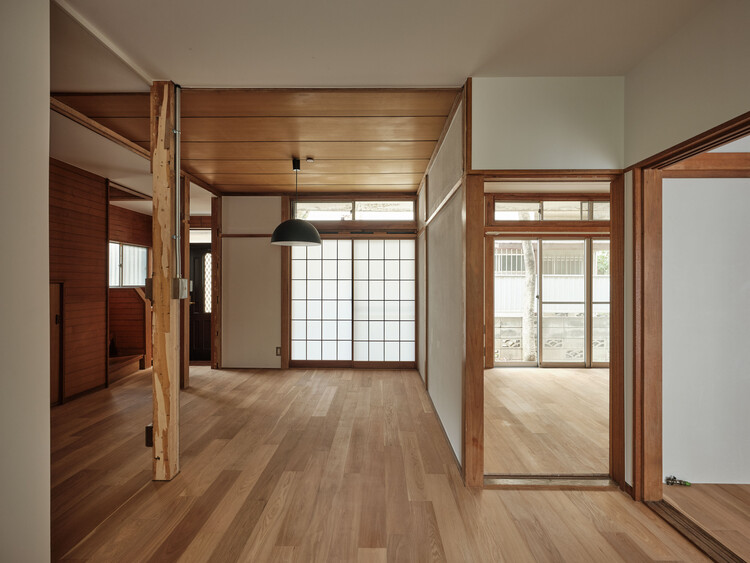 Nukui House / Roovice - Интерьерная фотография, дерево, дверь