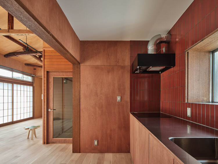 Nukui House / Roovice - Интерьерная фотография, кухня, дерево