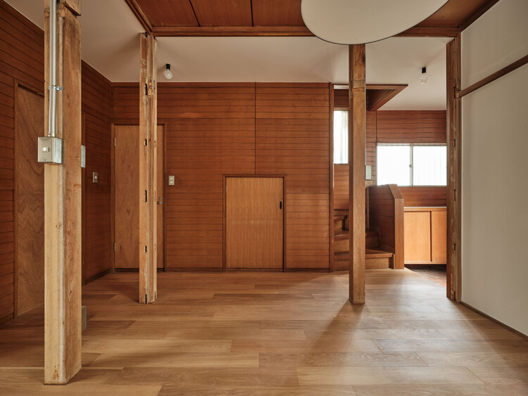 Nukui House / Roovice - Интерьерная фотография, дерево, дверь