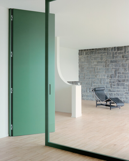 Twisted House / Stefano Larotonda - Интерьерная фотография, дерево, дверь, стекло
