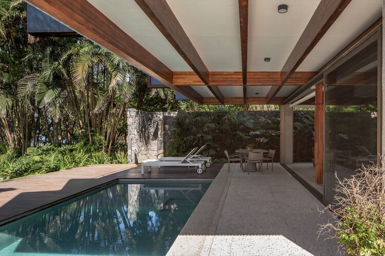 Guaecá House / Estúdio Rossi Arquitetos - изображение 15 из 42
