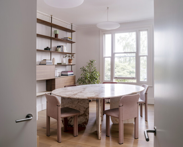 Broomhill Road House / Бюро городских проектов - Интерьерная фотография, дерево, стол, стул