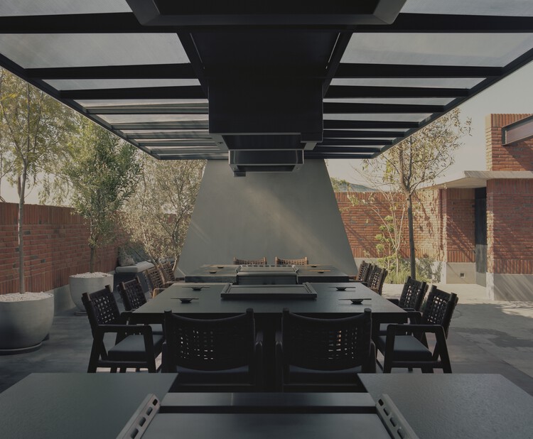Sōko Restaurant / Caam Arquitectos - Интерьерная фотография, стул, луч