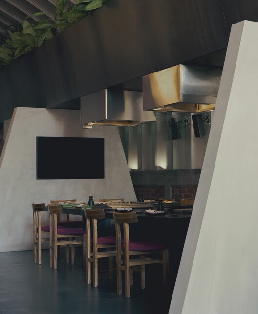 Sōko Restaurant / Caam Arquitectos - Интерьерная фотография, дерево, освещение, стул