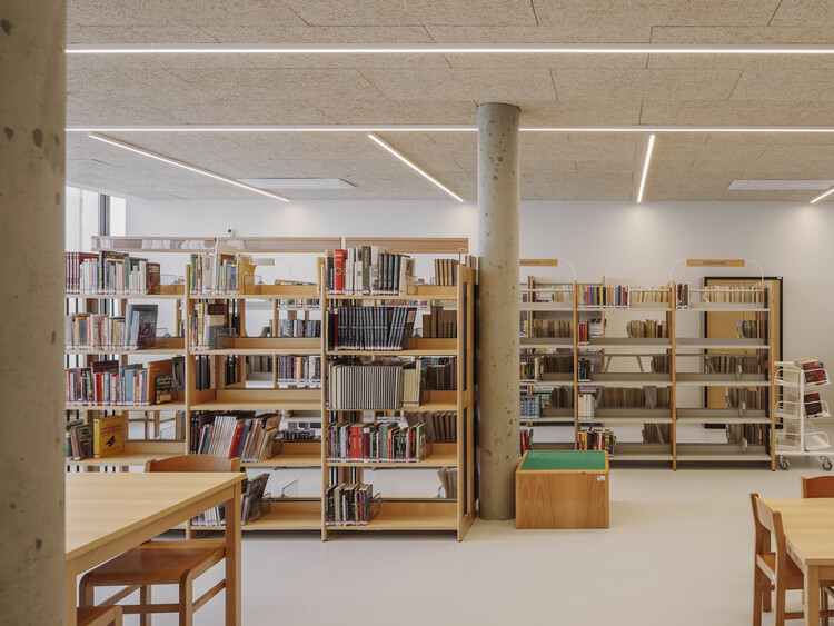 Aguiar Social Center / Pereira Miguel Arquitectos - Интерьерная фотография, шкаф, стеллажи