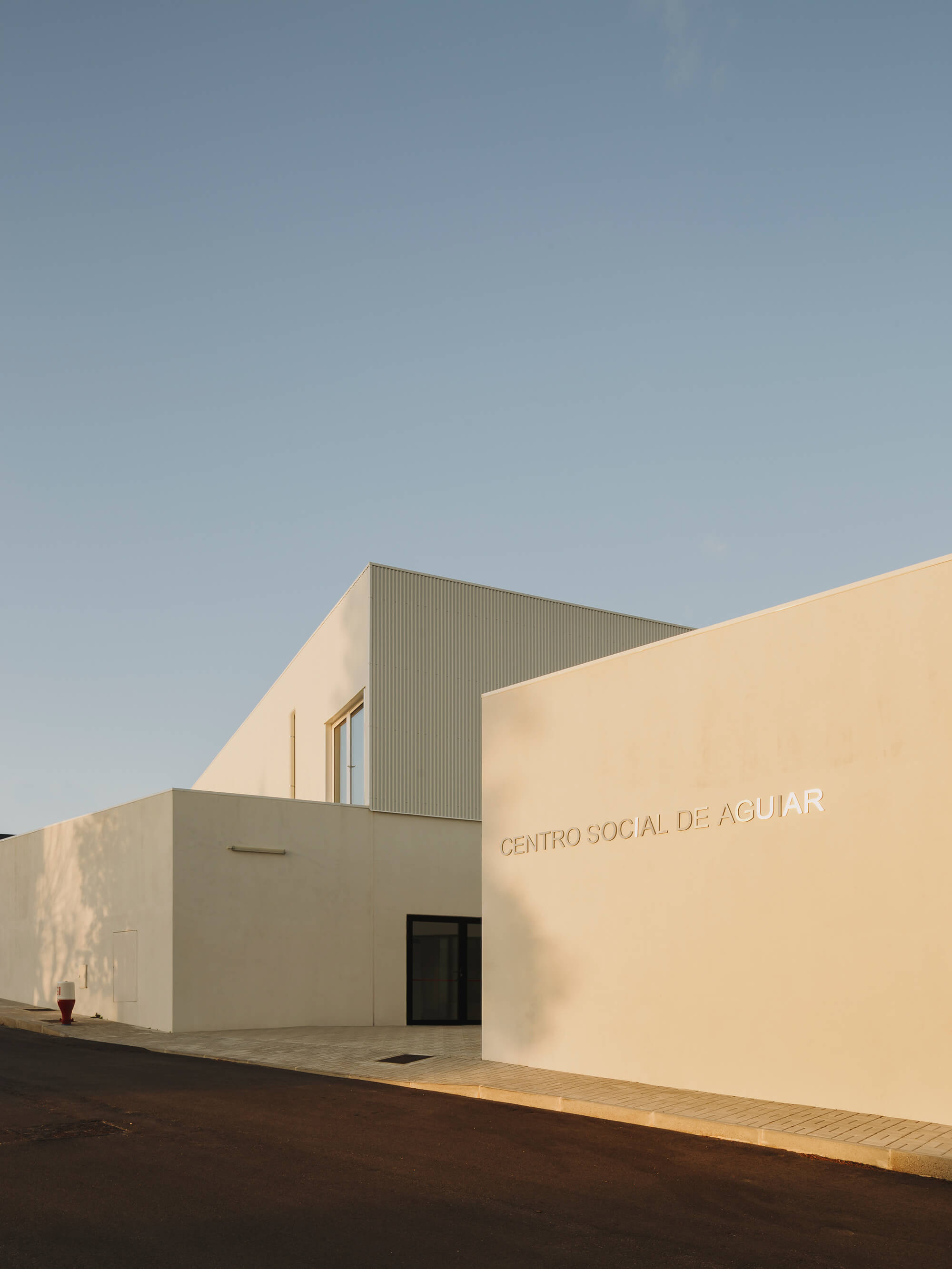 Aguiar Social Center / Pereira Miguel Arquitectos