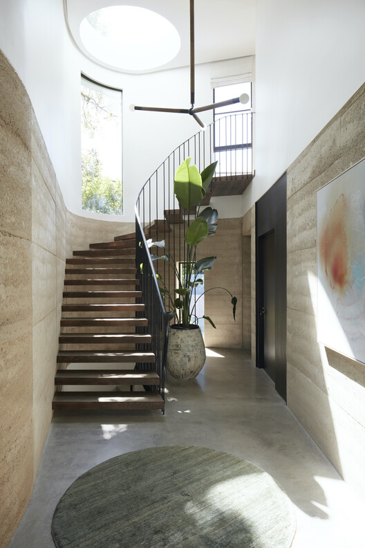 Casa Figueira / Buck & Simple - Интерьерная фотография, лестница, дерево, освещение