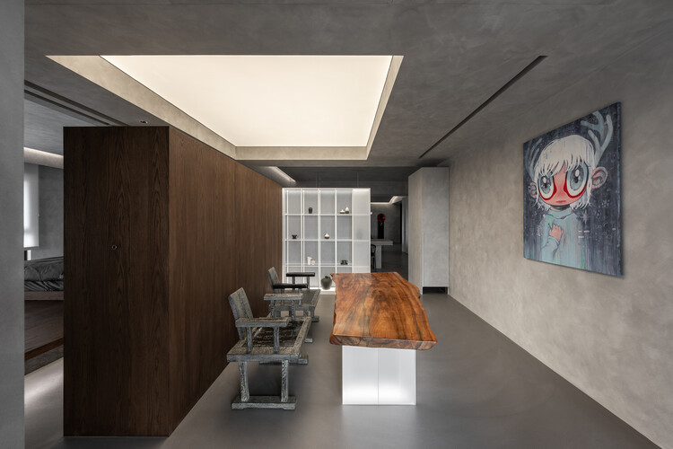 Stone Whisper Residence / KC Design Studio - Интерьерная фотография, стол, дерево, стул