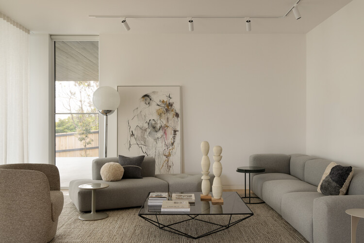 Horizon House / Inform - Интерьерная фотография, гостиная, диван, стул